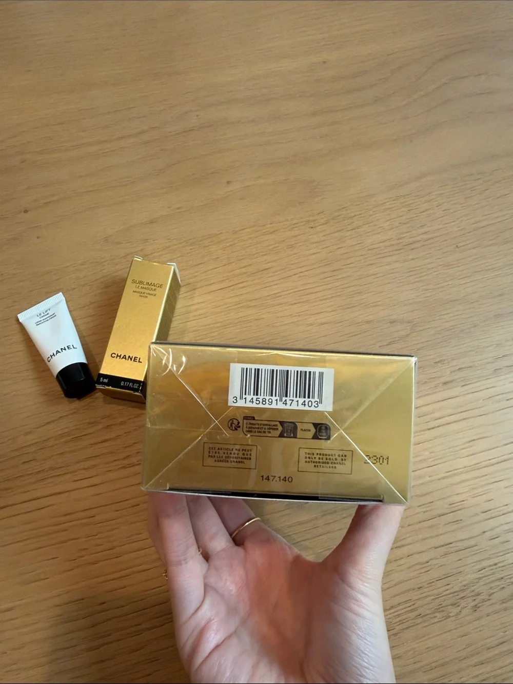 Chanel Sublimage L'Essence de Teint B20 - Radiance Serum Foundation